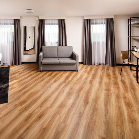 Ibis London Heathrow Terminal 5 Hotel Hillingdon Ngoại thất bức ảnh